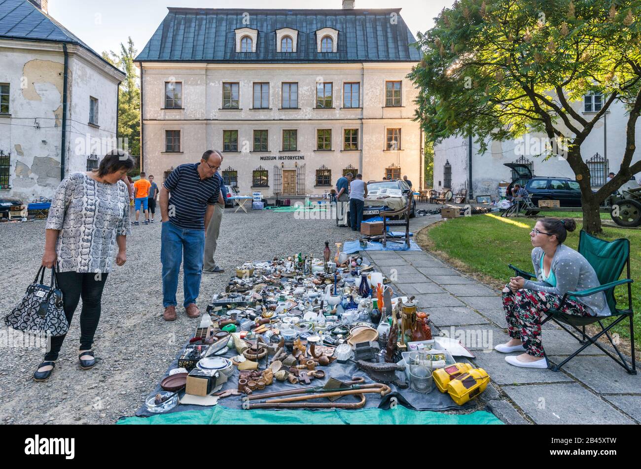 Mercato delle pulci a Dukla Palace, ora Museo di Storia, a Dukla, Malopolska, Polonia Foto Stock