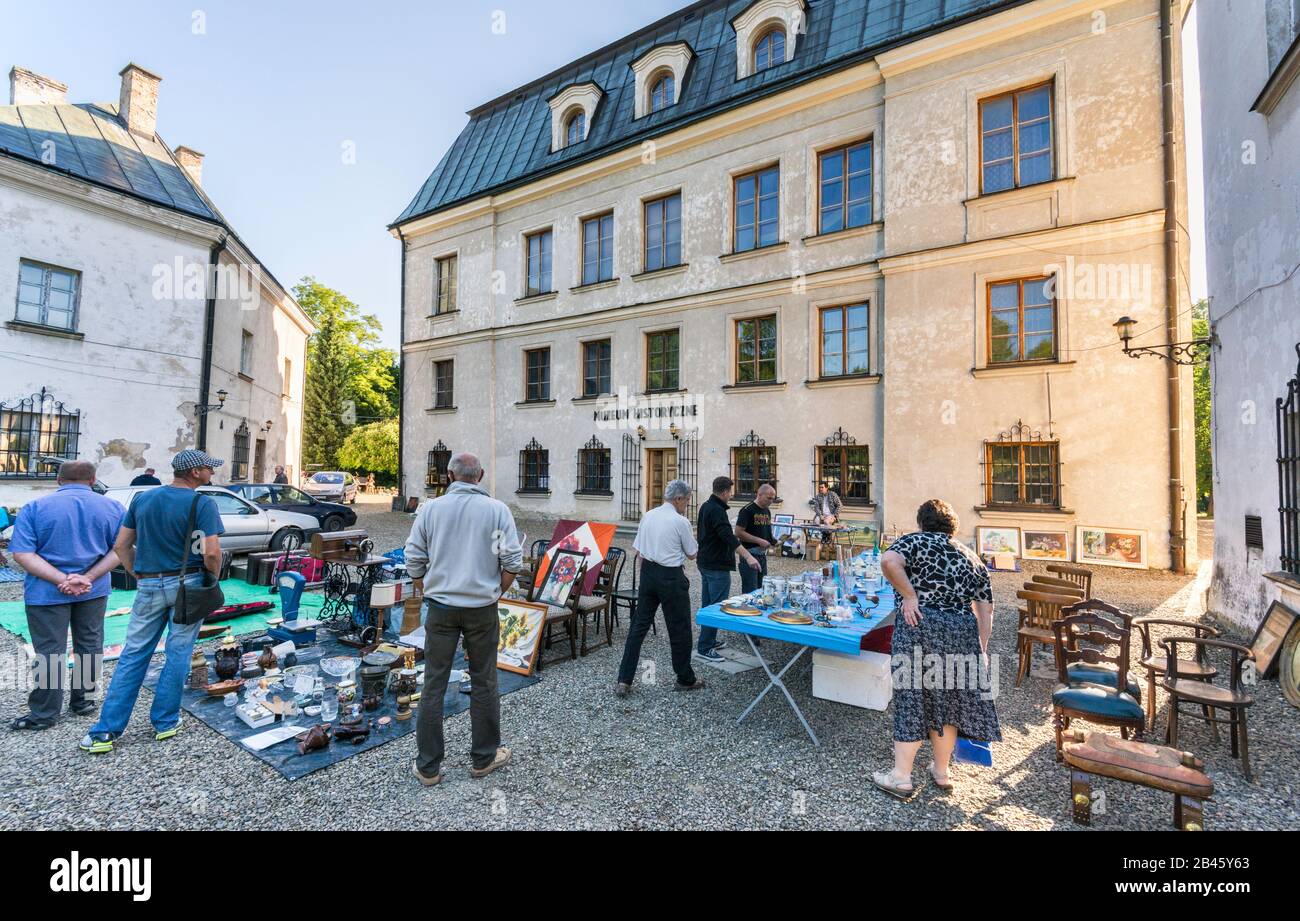 Mercato delle pulci a Dukla Palace, ora Museo di Storia, a Dukla, Malopolska, Polonia Foto Stock