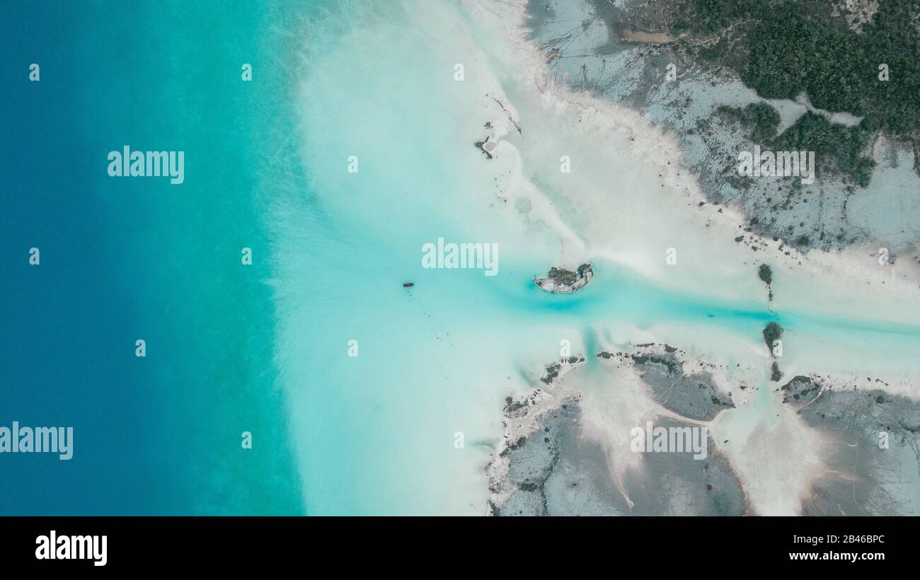 Laguna Dei Sette Colori Lago Bacalar In Messico Foto Stock