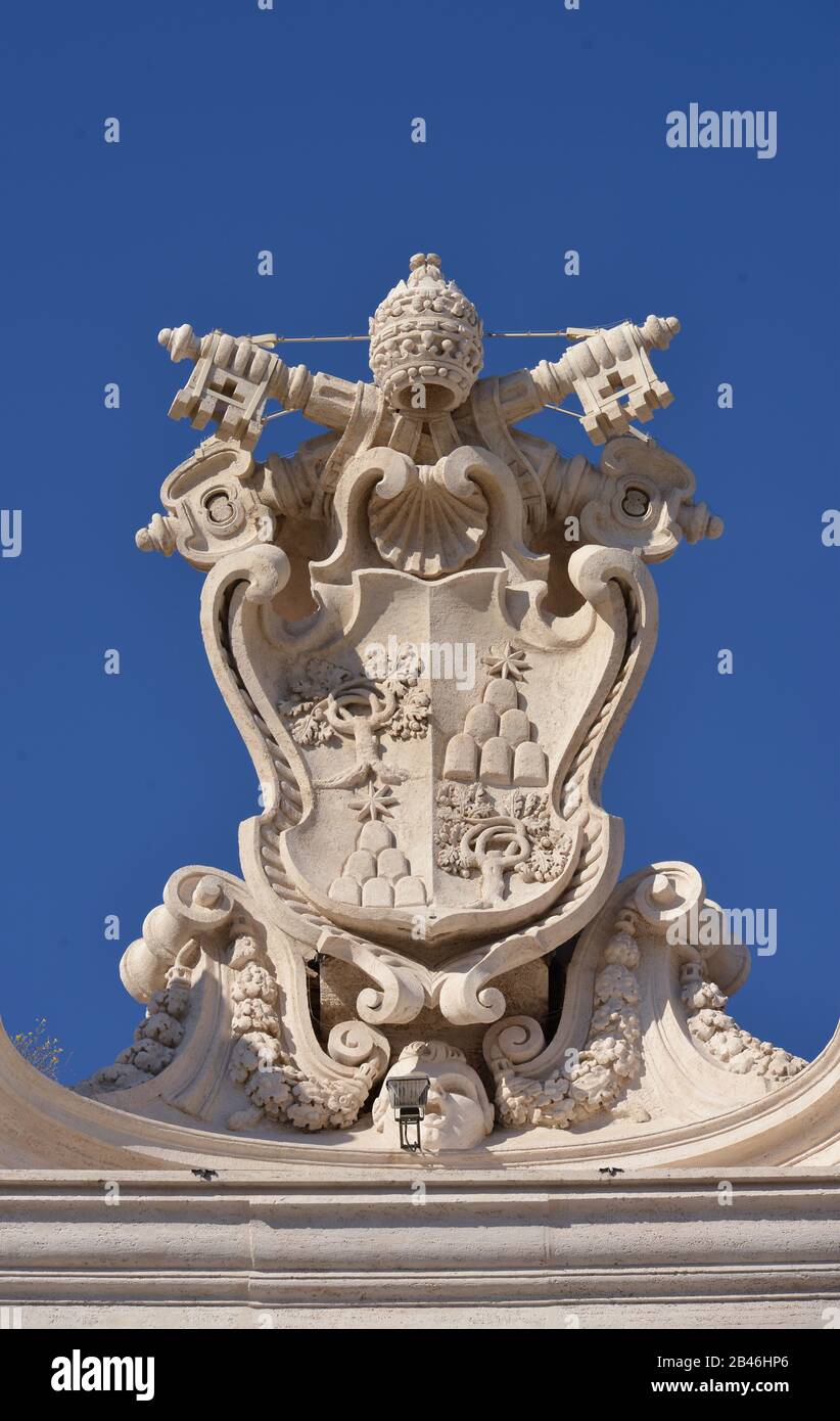 Wappen, Sims, Petersplatz, Vatikanstadt Foto Stock