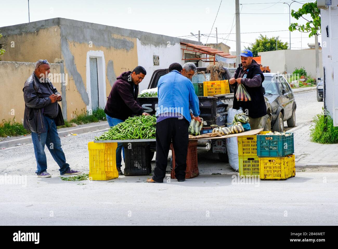Stalla di strada di verdure. Tunisia. Foto Stock