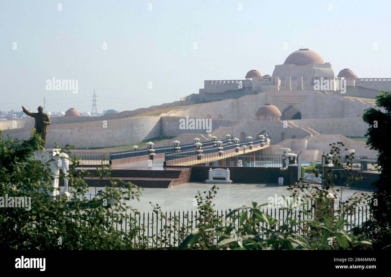 Ambedkar Memorial Park, Dr. Bhimrao Ambedkar Samajik Parivartan Prateek Sthal, parco pubblico, memoriale, Gomti Nagar, Lucknow, Uttar Pradesh, India, Asia Foto Stock