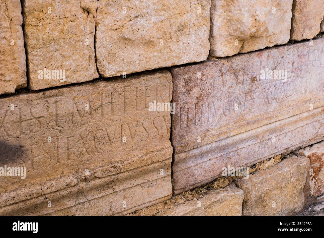 Iscrizioni. Rovine romane della città. Foto Stock