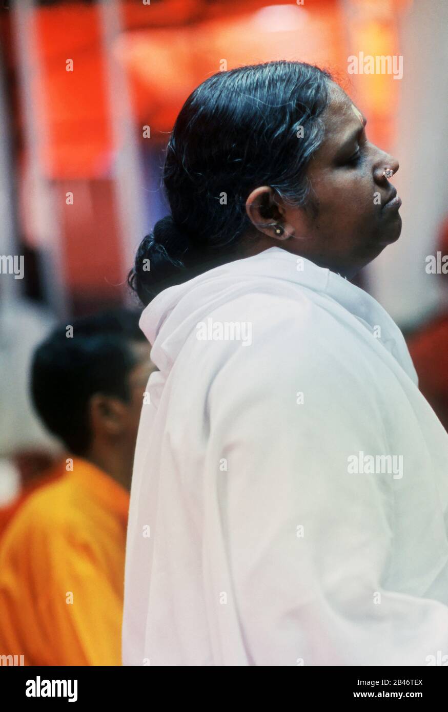 Amma , Madre , Mata Amritanandamayi Devi , leader spirituale indù indiano , guru , umanitario , santo abbracciante , kerala , india , asia Foto Stock