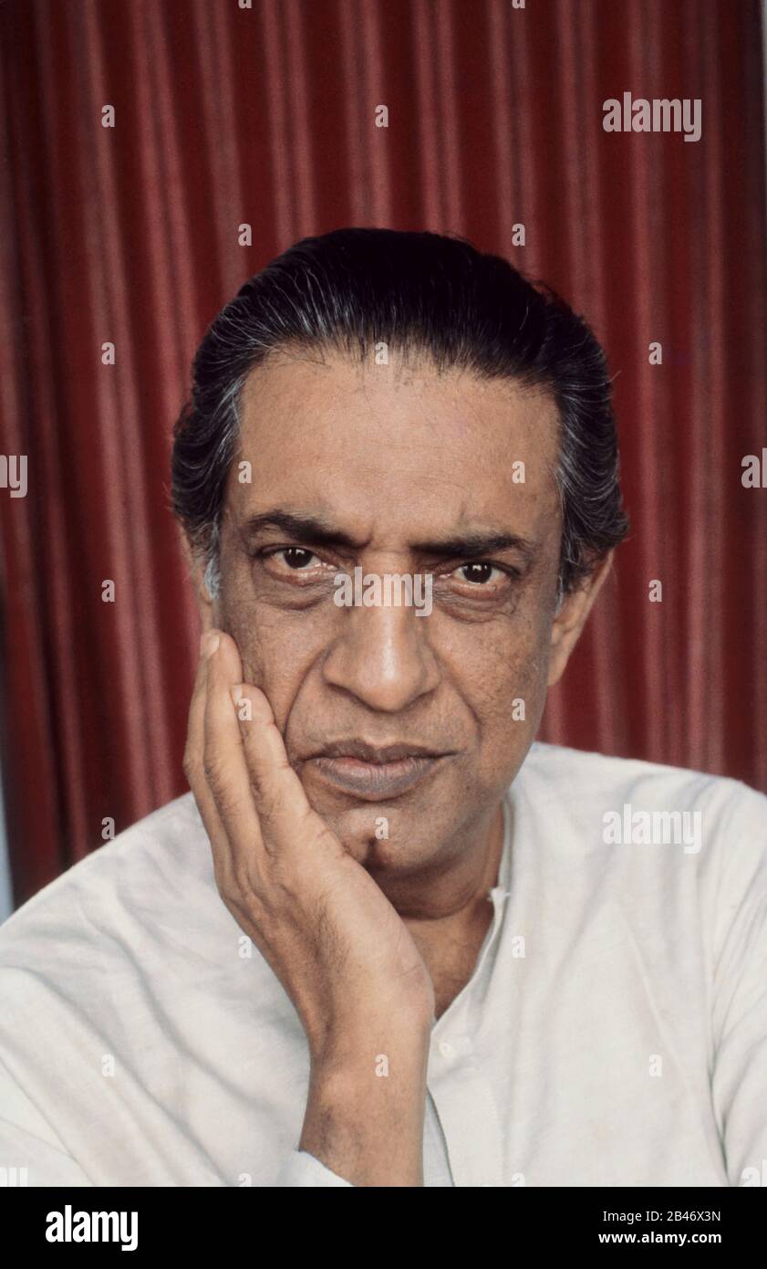 Satyajit Ray, regista indiano, sceneggiatore, autore, saggio, lyricist, editor di riviste, illustratore, calligrafo, compositore musicale, India Foto Stock