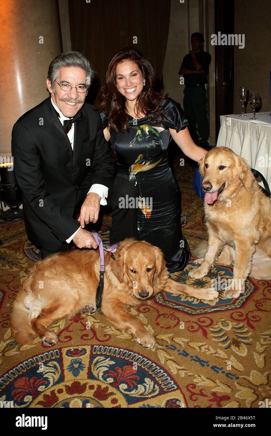 New York, NY, Stati Uniti. 5 Novembre 2009. Geraldo Rivera; Erica Levy Al North Shore Animal League Dogcatemy Celebrity Gala 2009 A Cipriani, Wall Street. Credito: Steve Mack/Alamy Foto Stock