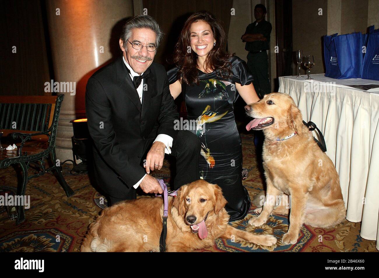 New York, NY, Stati Uniti. 5 Novembre 2009. Geraldo Rivera; Erica Levy Al North Shore Animal League Dogcatemy Celebrity Gala 2009 A Cipriani, Wall Street. Credito: Steve Mack/Alamy Foto Stock