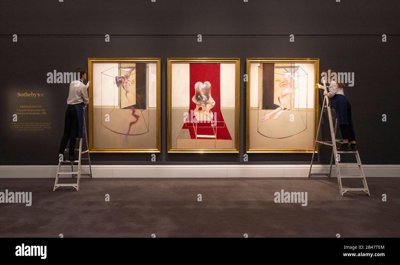 Sotheby’s, Londra, Regno Unito. 6th marzo 2020. Si stima che un lavoro del Landmark 20th Century, opera dell’artista più prezioso della Gran Bretagna, Francis Bacon, venderà oltre 60 Milioni di dollari alla prossima vendita di Arte Contemporanea di Sotheby a New York a maggio. Il primo esempio della serie Iconica di trittici di grande formato di Bacon che compariranno all'asta dal 2014 è ispirato all'Oresteia di Aeschylus. Credito: Malcolm Park/Alamy Live News. Foto Stock