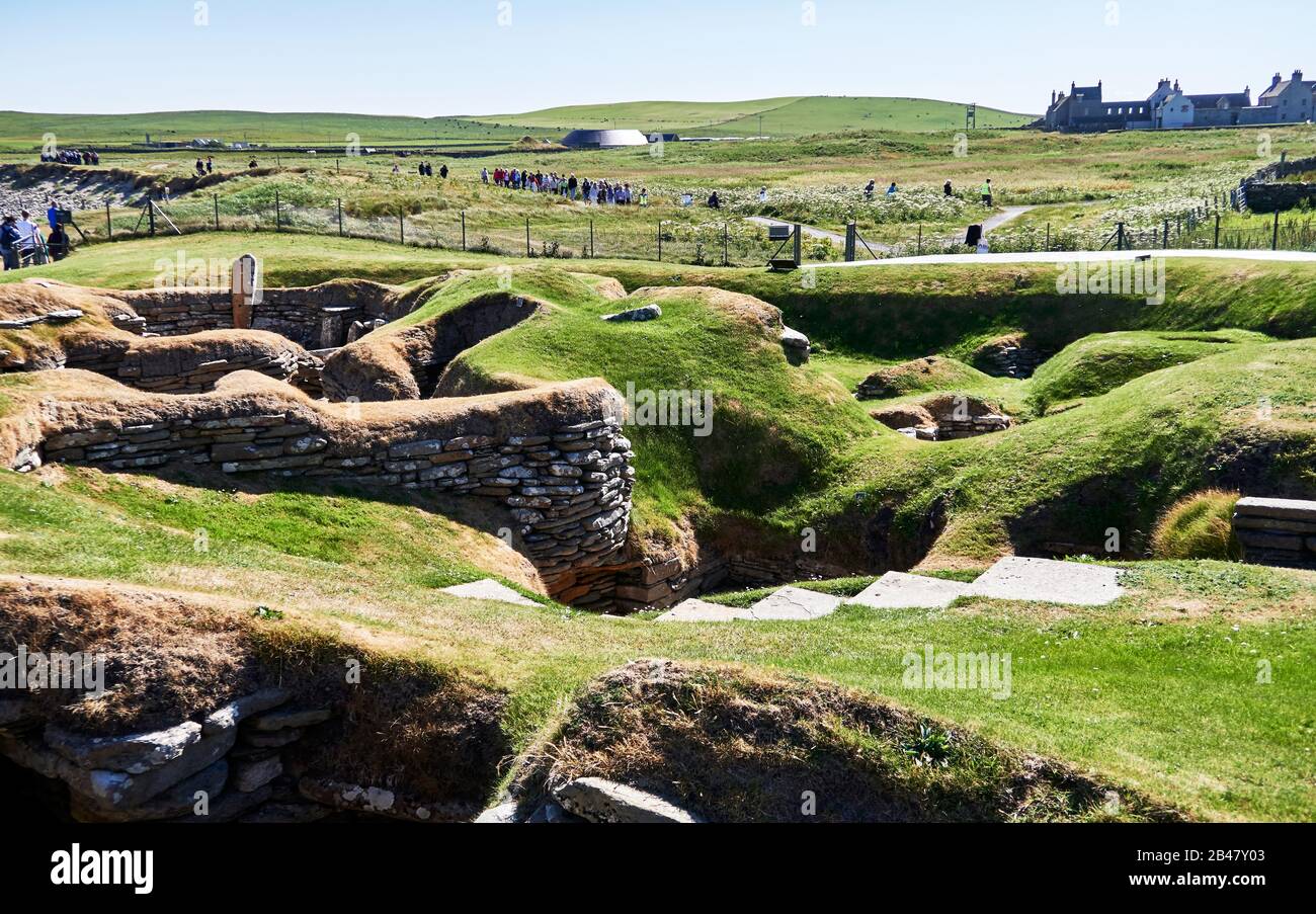 Regno Unito, Scozia, Orkney Islands è un arcipelago delle Isole del Nord della Scozia, l'Oceano Atlantico, Skara Brae, un insediamento neolitico situato nel Mainland Orkney. In questo villaggio preistorico, uno dei gruppi meglio conservati di case preistoriche in Europa occidentale, la gente può vedere lo stile di vita di 5,000 anni fa, prima che Stonehenge sia stato costruito. Foto Stock