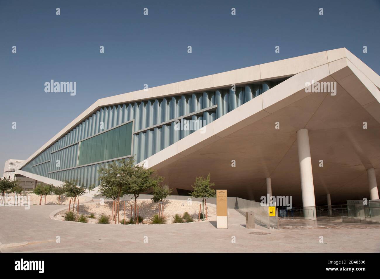 Vista esterna dell'iconica Biblioteca Nazionale del Qatar, Education City, Doha, Qatar Foto Stock