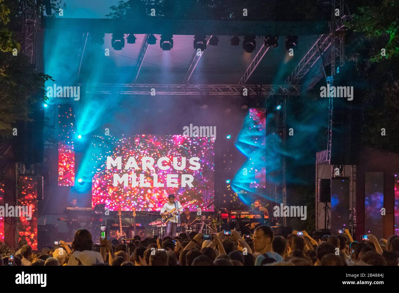 Cluj, ROMANIA - JUL 04, 2019: Marcus Miller performance al Jazz nel Park festival a Cluj-Napoca, Romania. Premiato`s Europa con il miglior piccolo festival Foto Stock