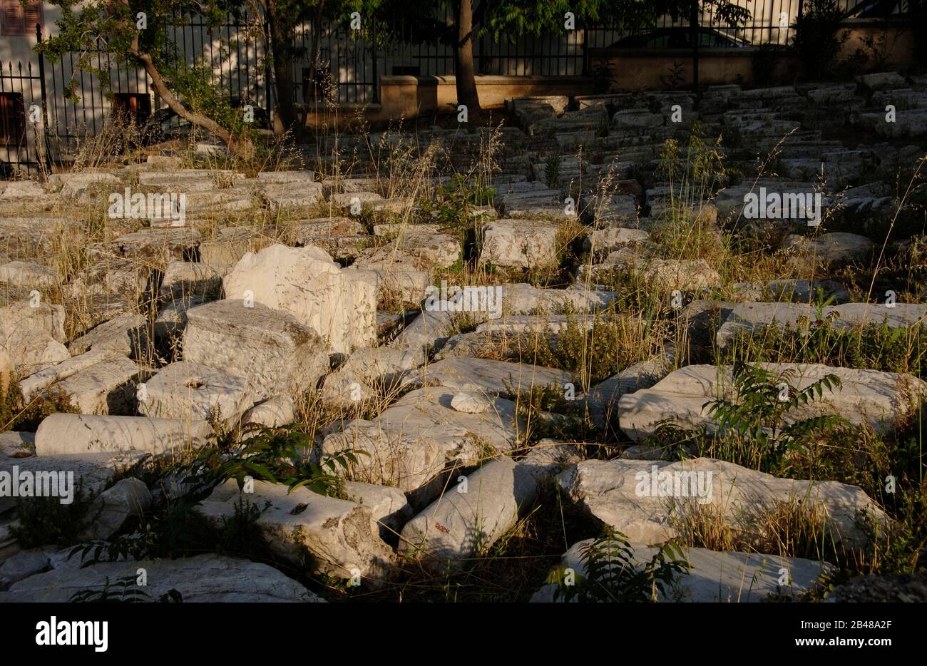 Grecia, Atene. Odeon di Pericle. Piede sud-orientale dell'Acropoli, c. 445 A.C. Rovine. Foto Stock