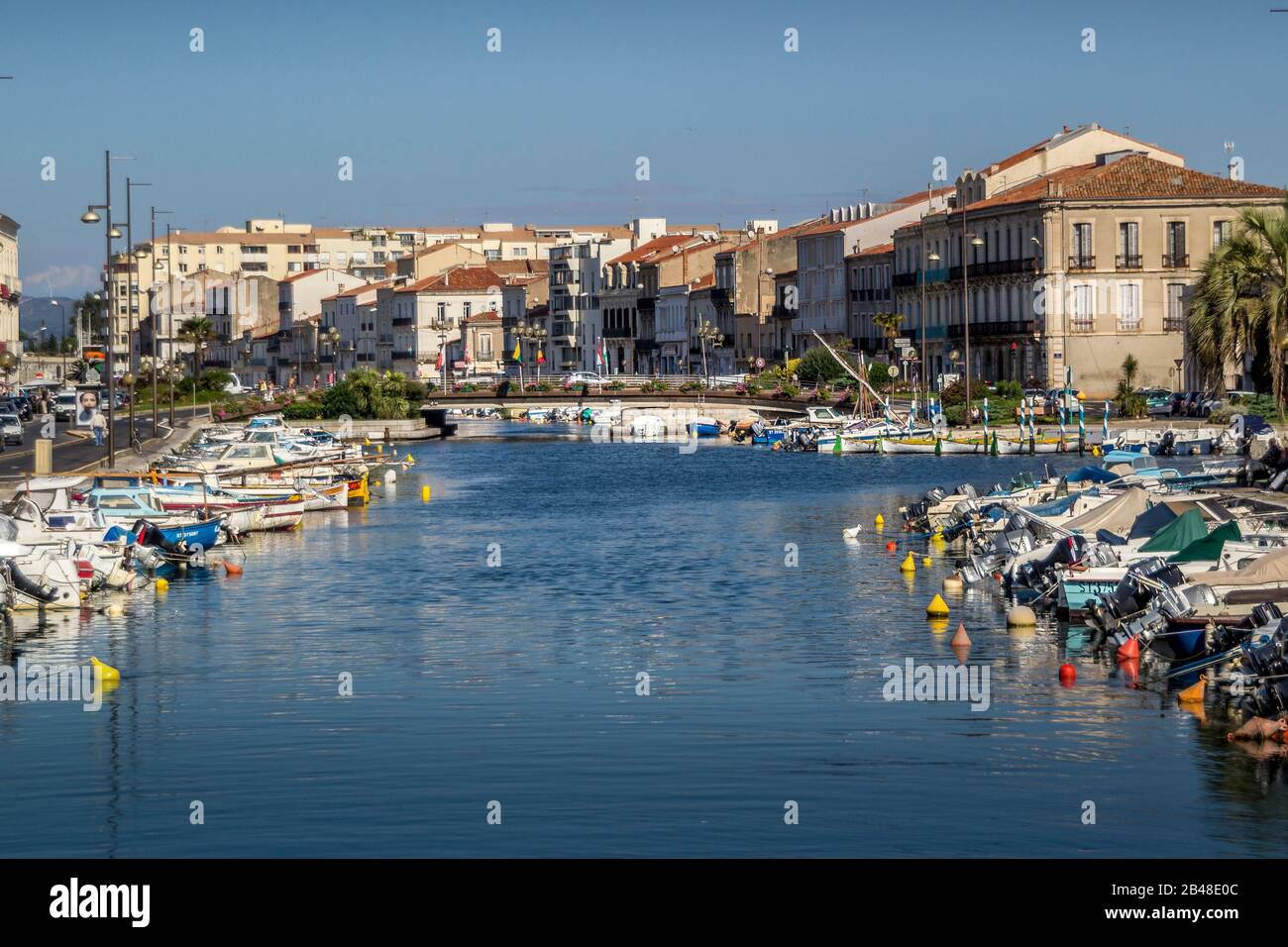 Sete, Francia - 01october 2014: Città sede in Francia, barche e canali che possono essere visti dalla maggior parte dei ristoranti della città Foto Stock