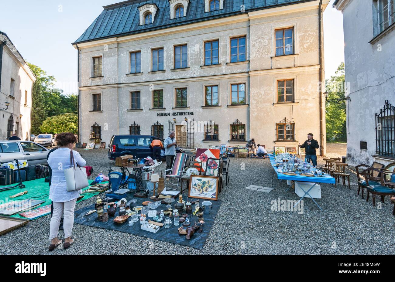 Mercato delle pulci a Dukla Palace, ora Museo di Storia, a Dukla, Malopolska, Polonia Foto Stock