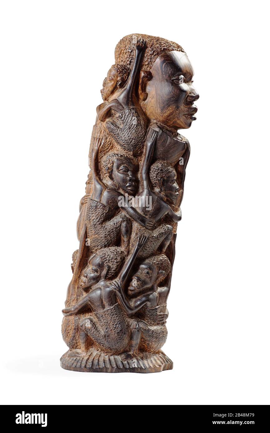 Lusaka, ZAMBIA - NOVEMBRE 2013: Esempi tipici di arte africana - la figurina africana Su sfondo bianco Foto Stock