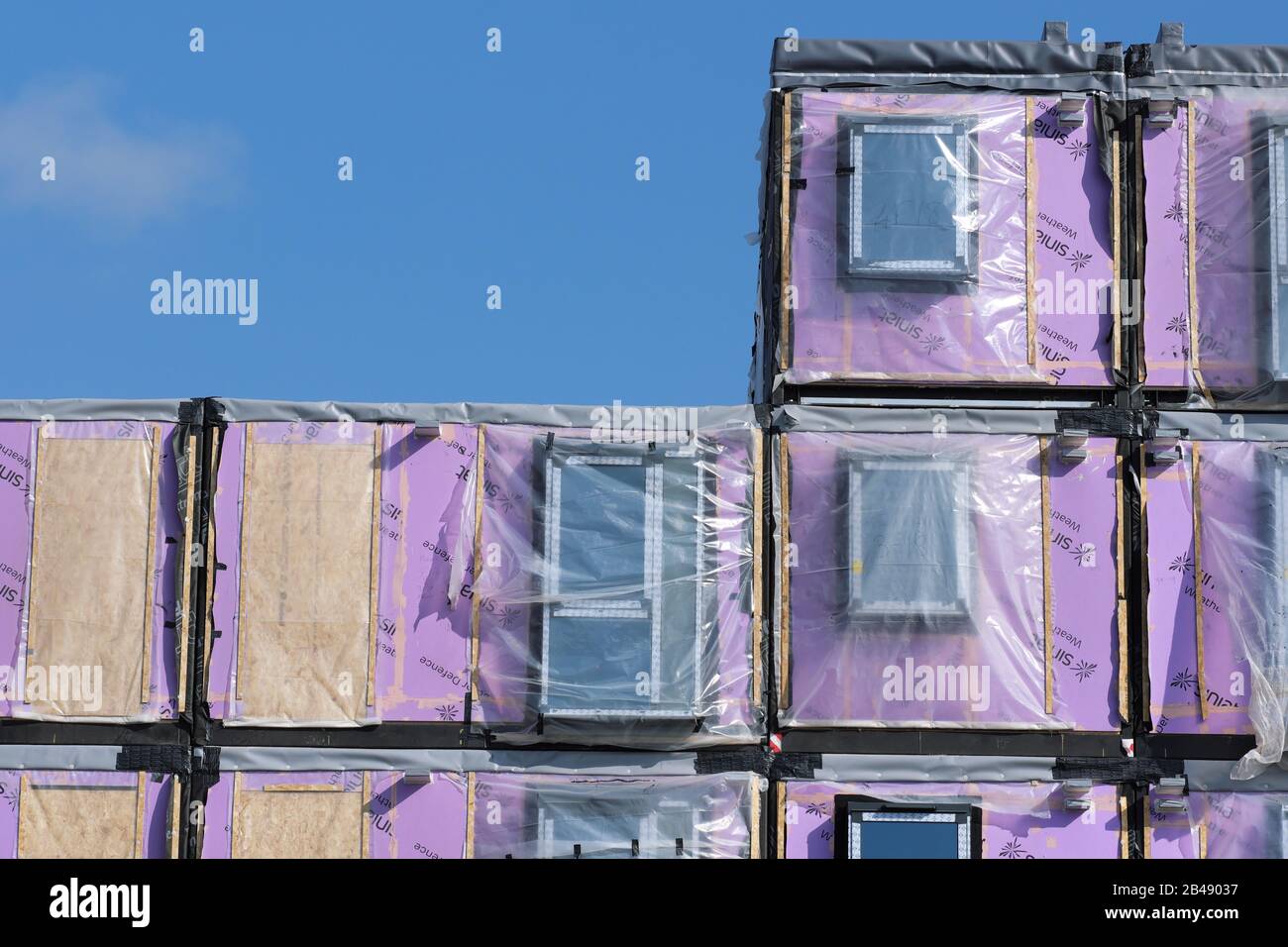 I baccelli prefabbricati modulari da costruzione vengono assemblati per gli studenti che vivono a Hereford UK marzo 2020 Foto Stock