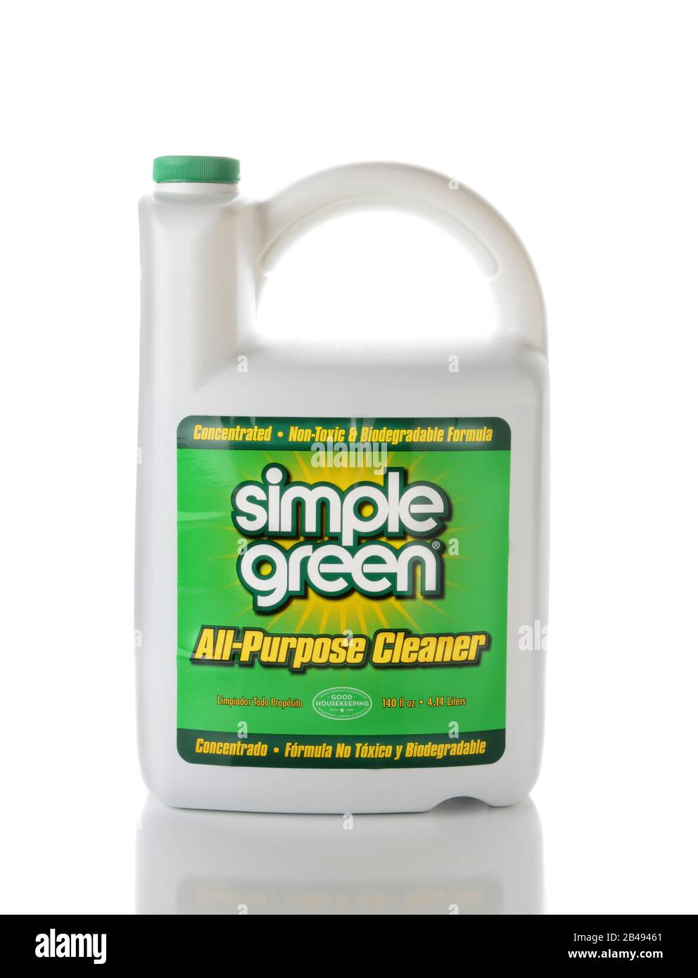 Irvine, CA - 2 GIUGNO 2015: Una bottiglia Di detergente multiuso verde Semplice. Prodotto da Sunshine Makers, è un ecologico, atossico, un Foto Stock
