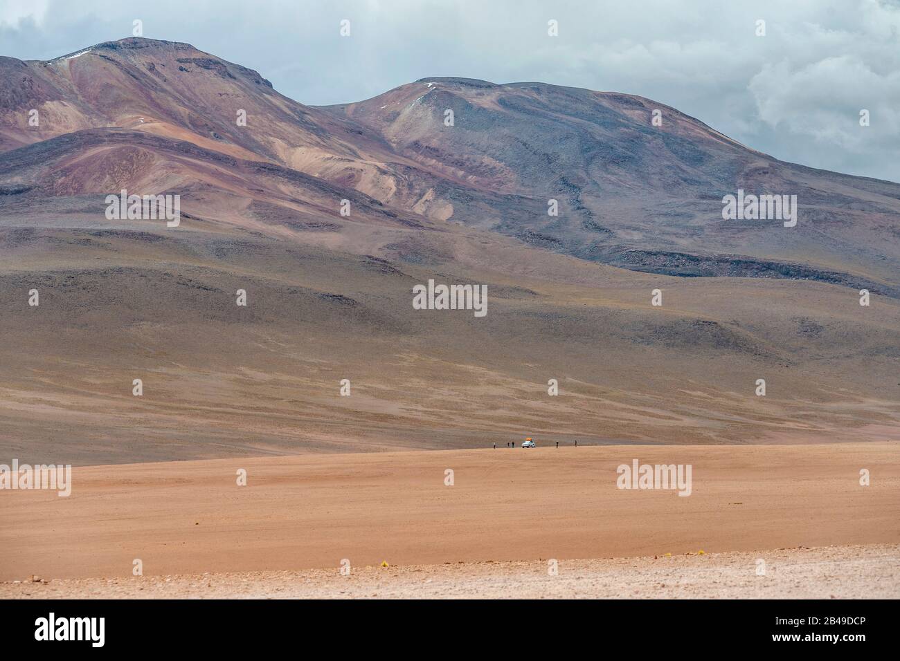 La montagna dei sette Colori nel deserto dei Siloli dell'Altiplano boliviano. Foto Stock