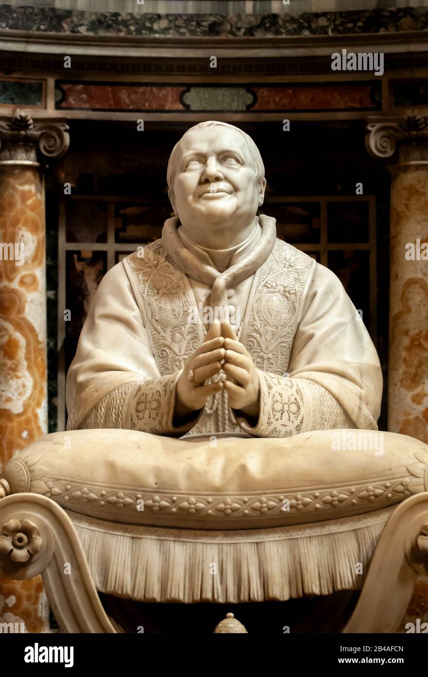 Statua di marmo di Pio IX (1792-1878), di Ignazio Jacometti, nella Basilica di Santa Maria maggiore, Roma, Italia Foto Stock
