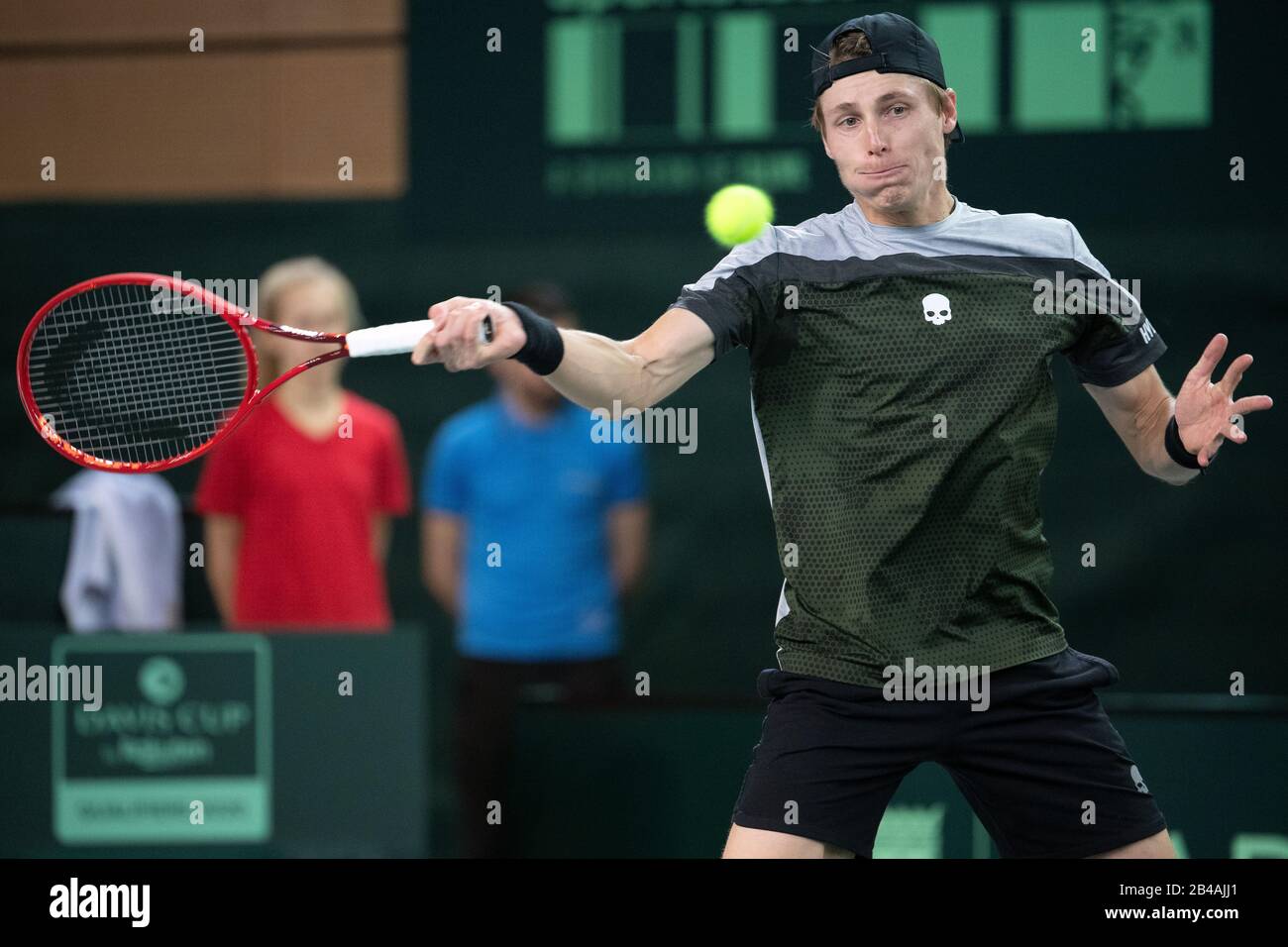 Duesseldorf, Germania. 06th Mar, 2020. Tennis, Uomo, Coppa Davis - Qualifiche, Germania - Bielorussia: Struff (Germania) - Iwaschka (Bielorussia). Ilya Ivashka in azione. Credito: Federico Gambarini/Dpa/Alamy Live News Foto Stock