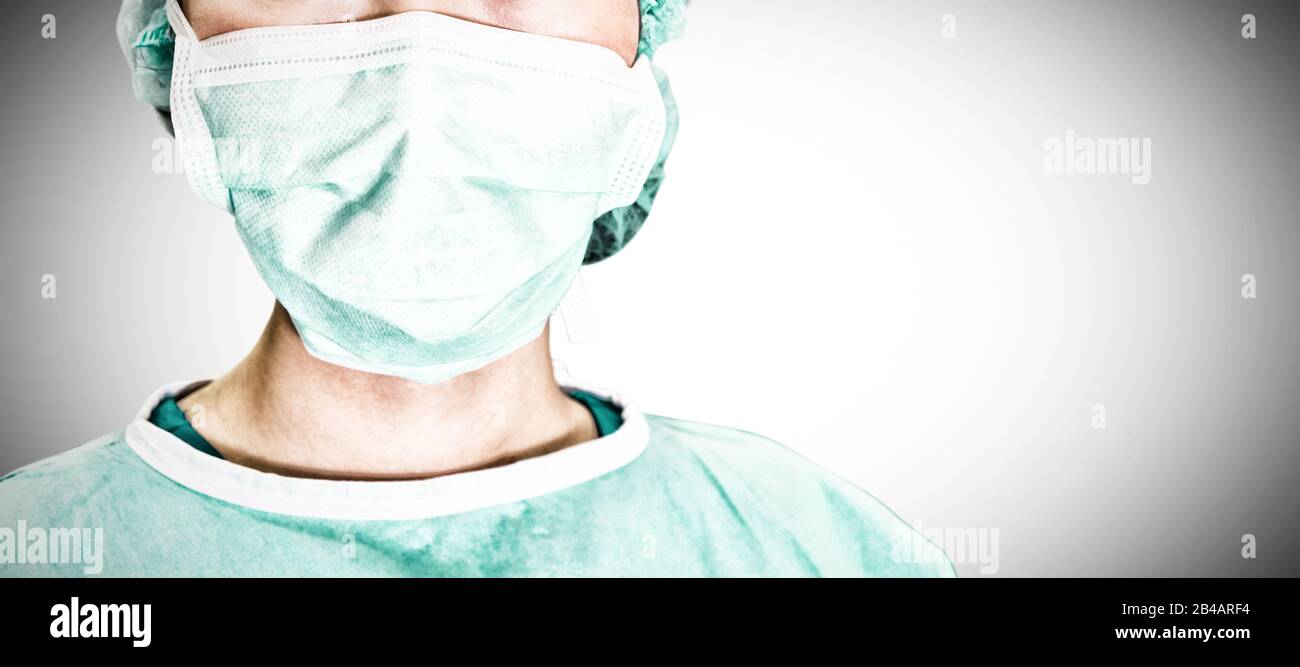 Ritratto di donna chirurgo. Test per la pandemia di Coronavirus Foto Stock