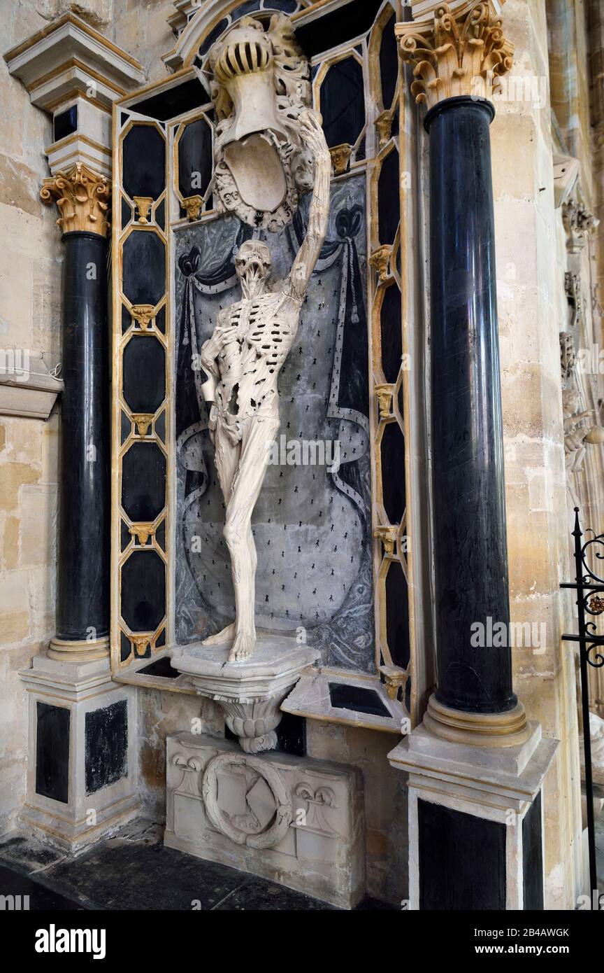 Francia, Meuse, Bar le Duc, la statua di Skeleton (chiamata anche numb) (16th secolo) della tomba di Rene de Chalon dello scultore Ligier Richier nella Chiesa di Saint Etienne Foto Stock