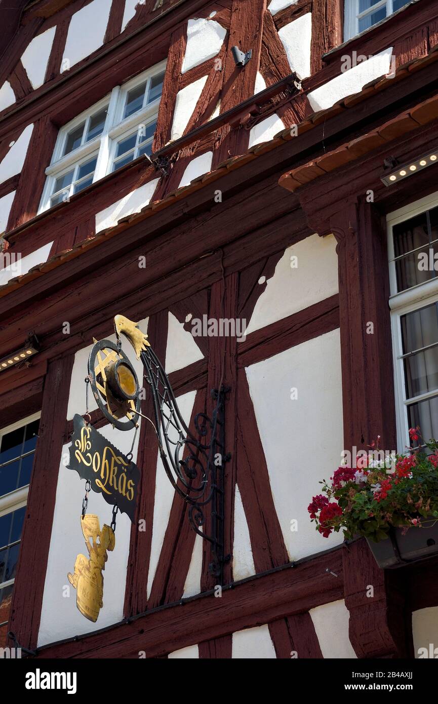 Francia, Bas Rhin, Strasburgo, città vecchia dichiarata Patrimonio dell'Umanità dall'UNESCO, la Petite France District, ristorante Lohkäs in Rue du bain aux Plantes, segno con la stella dei birrai Foto Stock