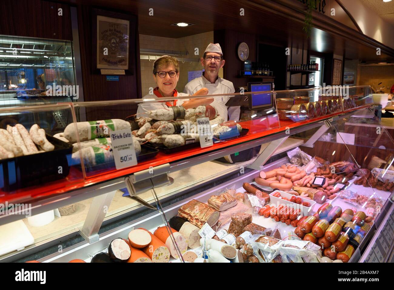 Francia, Bas Rhin, Strasburgo, città vecchia dichiarata Patrimonio dell'Umanità dall'UNESCO, macelleria e gastronomia Frick Lutz in rue des Orfèvres Foto Stock