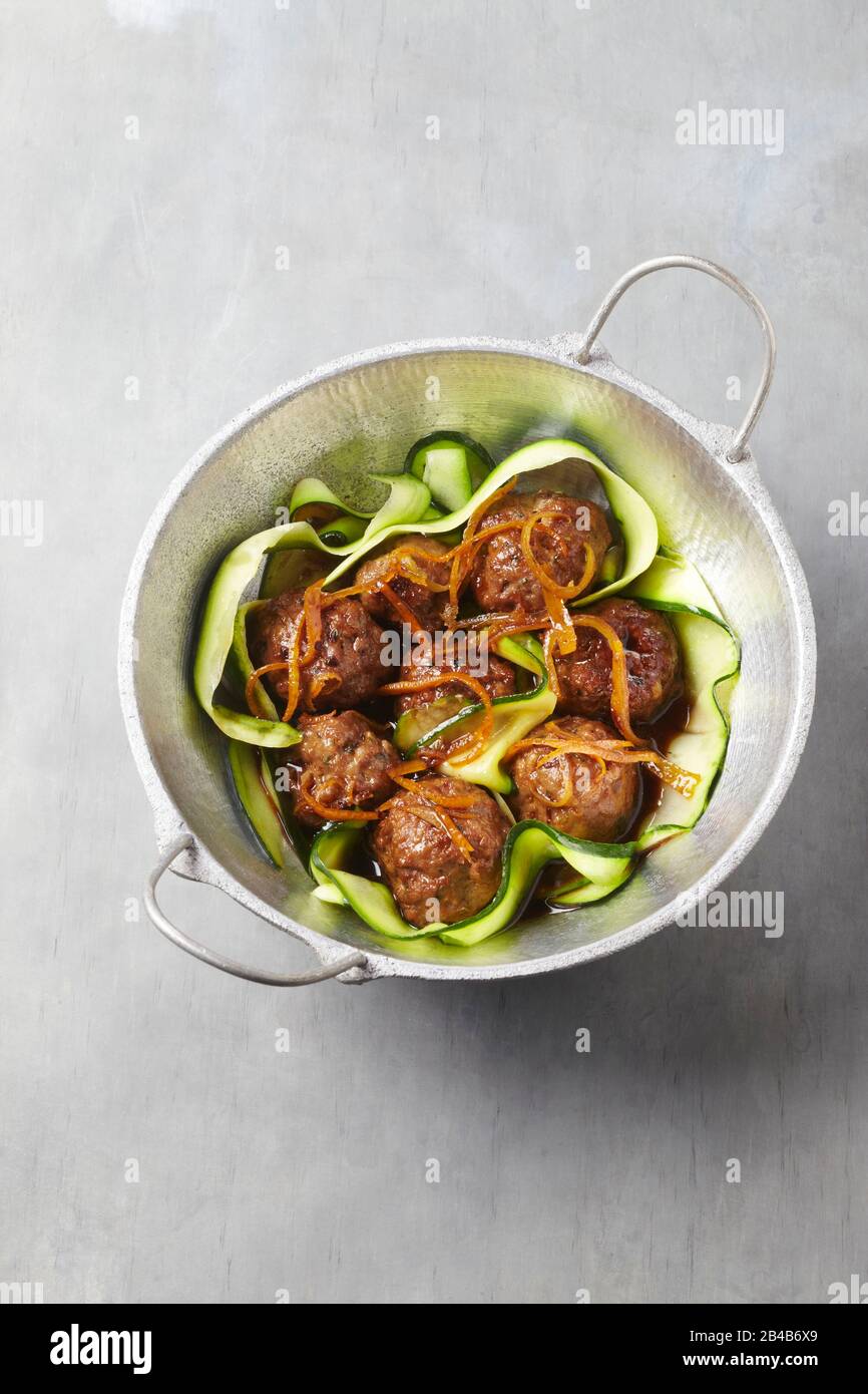 Wok rotondo, polpette di vitello Foto Stock