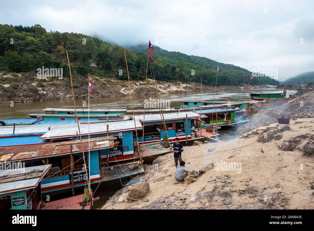 Laos, provincia di Oudomxay, città di Pak Beng, partenza delle barche verso Luang Prabang Foto Stock