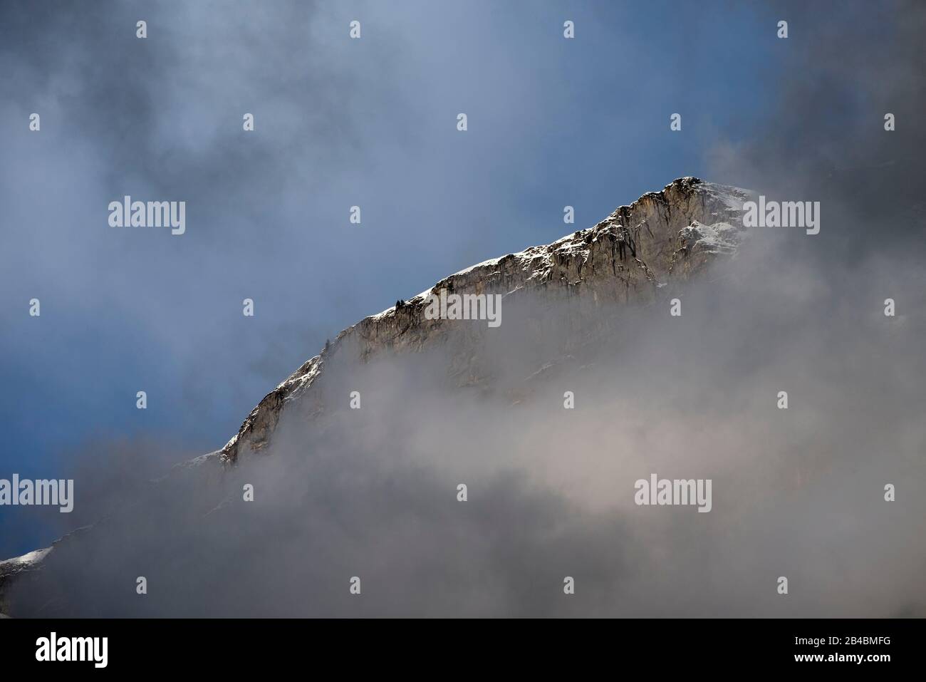 Francia, alta Savoia, Passy, Alpi, catena di Fiz con nebbia Foto Stock