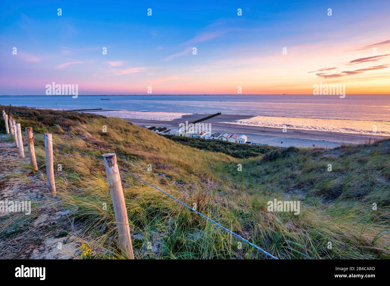 Un percorso attraverso le dune in spiaggia tra sorede e Vebenabos Foto Stock