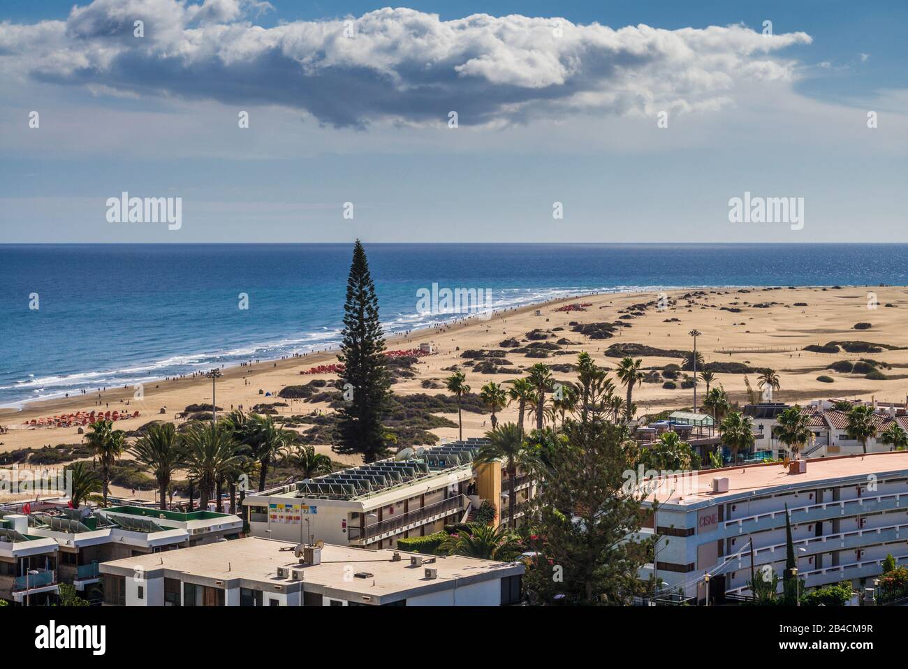 Spagna isole canarie Gran Canaria Island, Playa del Ingles, elevato angolo vista della spiaggia Foto Stock