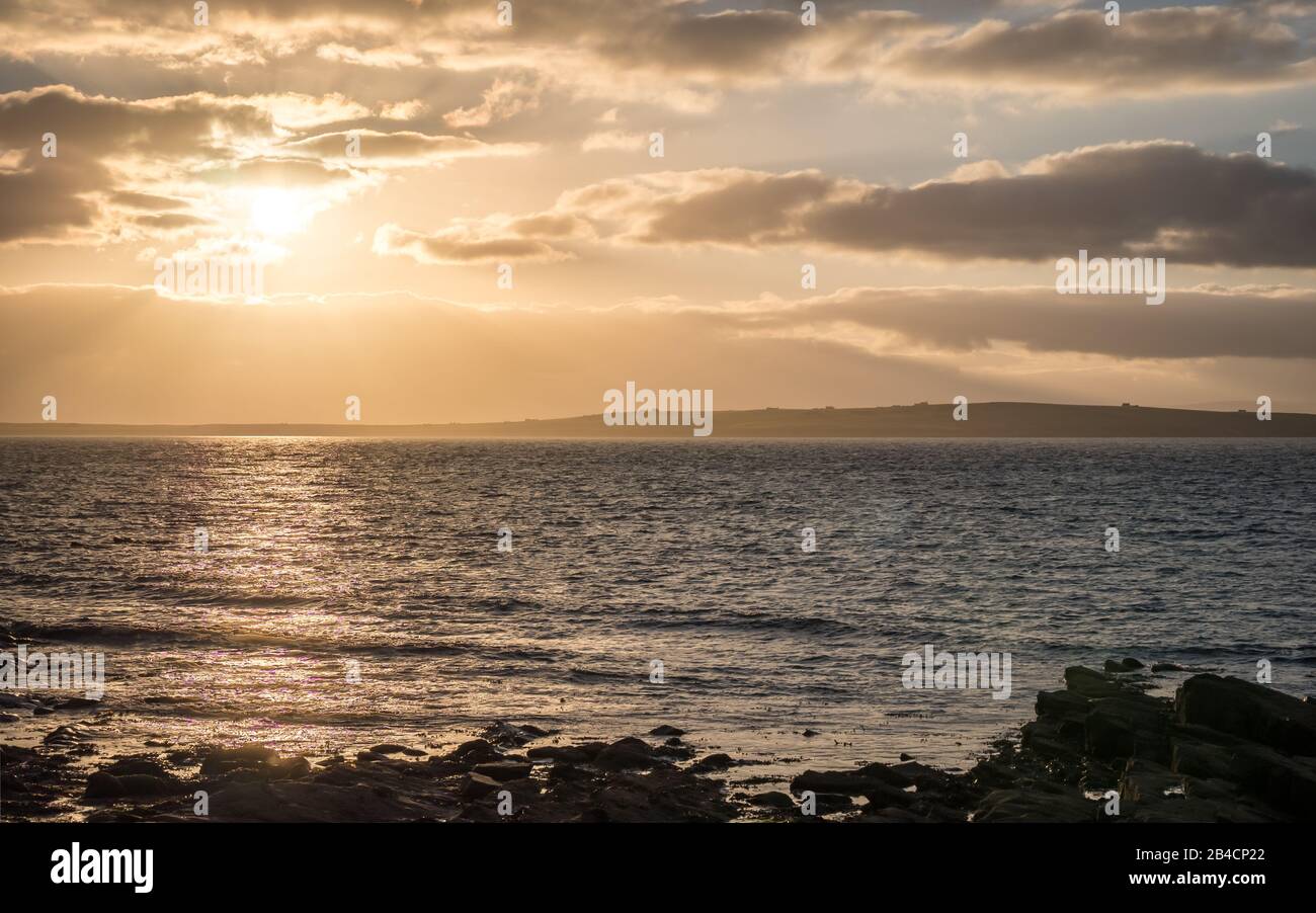 Tramonto sullo stroma, Scozia. Il tramonto sull'isola di stroma, al largo del punto più rumoroso della terraferma scozzese. Foto Stock