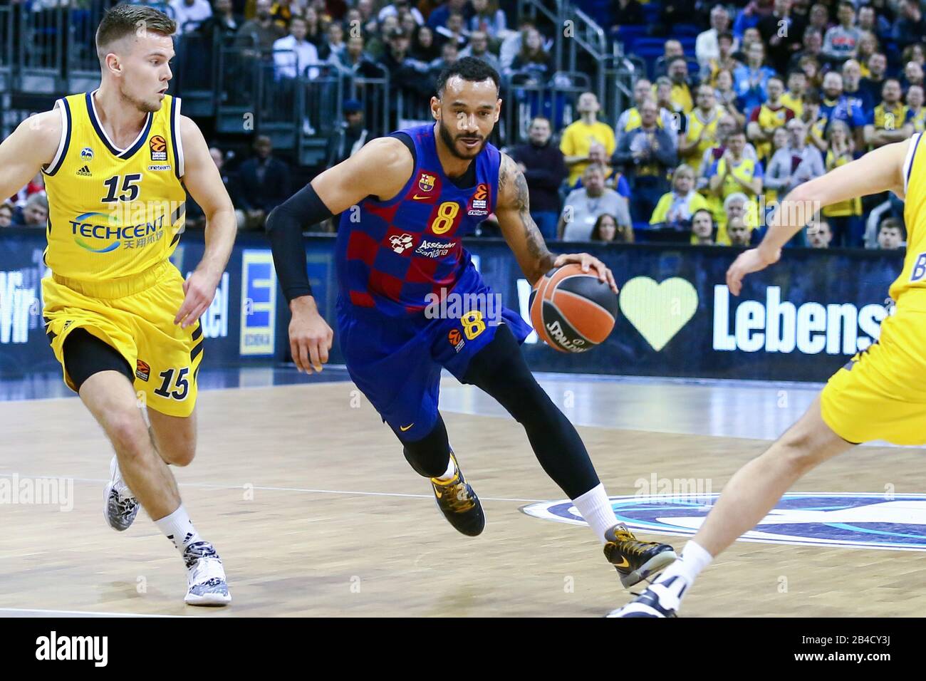 Berlino, Germania, 04 marzo 2020: Adam Hanga del FC Barcelona Basketball in azione durante la partita di basket Eurolega Foto Stock