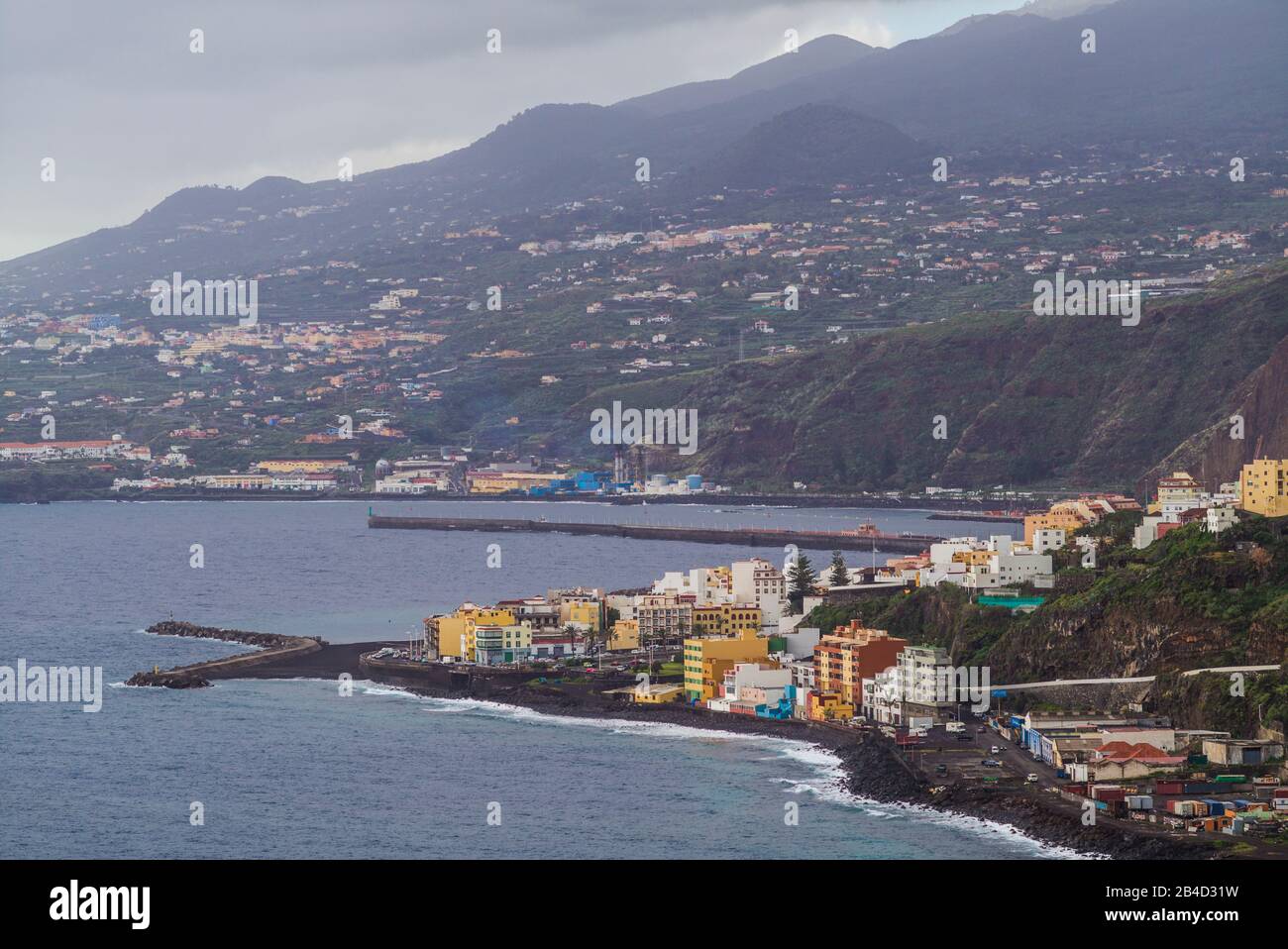 Spagna Isole Canarie La Palma Isola, Santa Cruz de la Palma, vista in elevazione lungo la costa Foto Stock