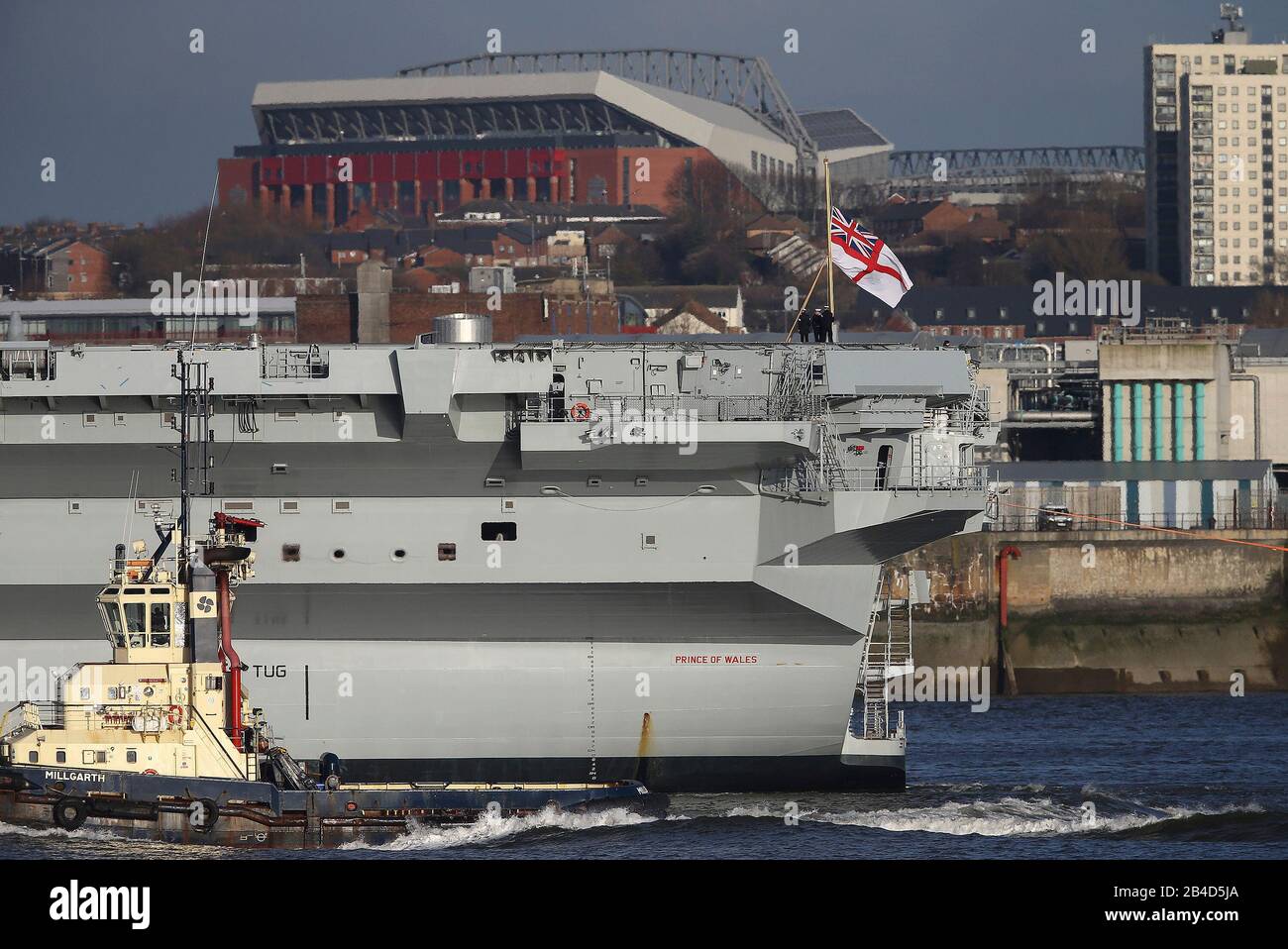 Liverpool, Regno Unito. 06th Mar, 2020. Vettore aereo HMS Prince of Wales a Liverpool. La grande nave è raffigurata come ha lasciato Liverpool e Merseyside con Anfield Stadium, sede del Liverpool FC visto in background nel tardo pomeriggio. Liverpool, UK venerdì 6th marzo 2020. Pic By Chris Stading Credit: Andrew Orchard Sports Photography/Alamy Live News Foto Stock