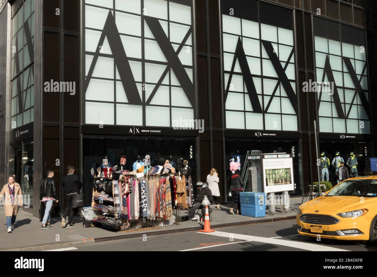 Armani Exchange si trova nella Olympic Tower sulla Fifth Avenue, New York, USA 2000 Foto Stock