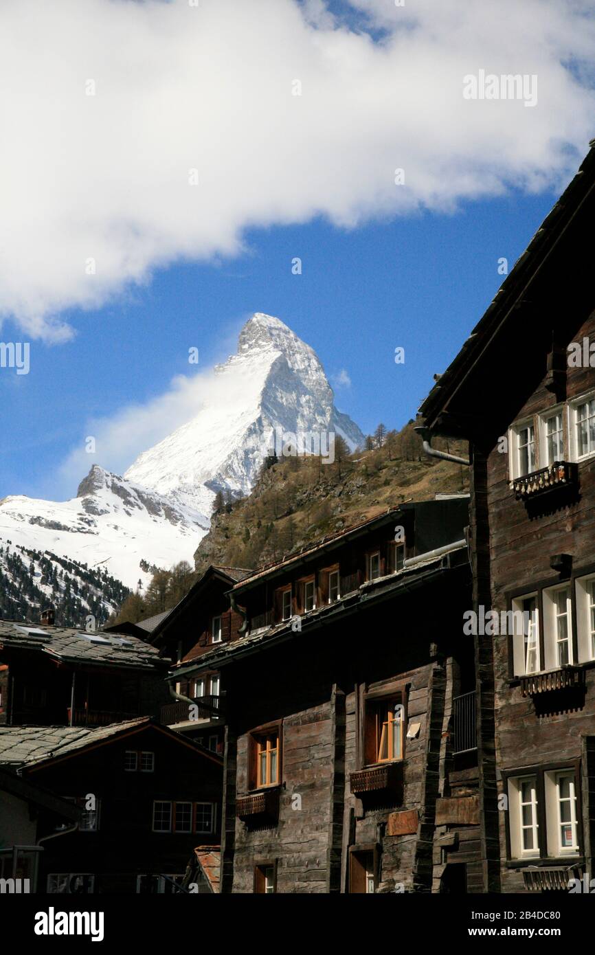 Cervino con case, Zermatt, Svizzera Foto Stock