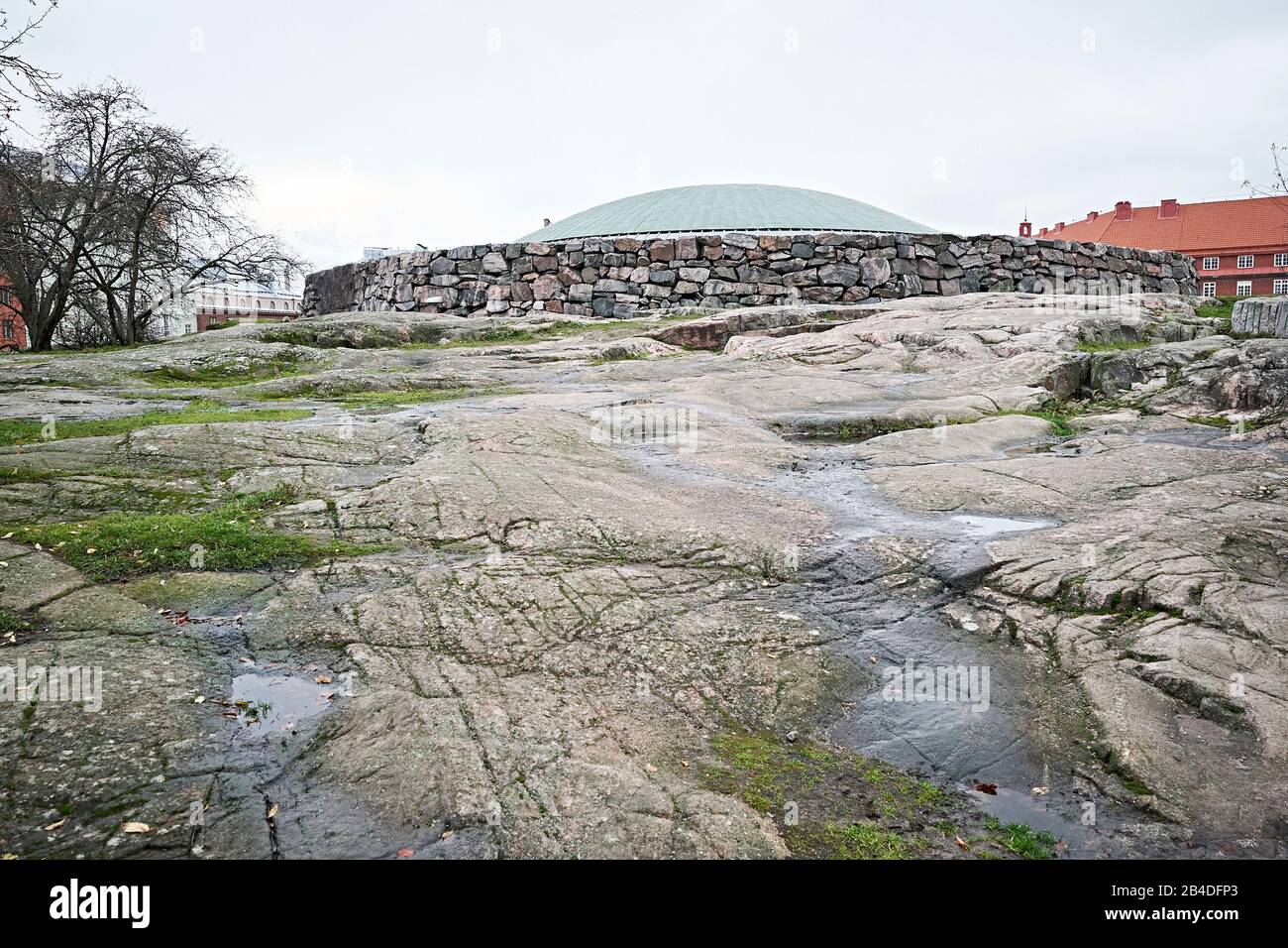 Foto esterna della chiesa Temppeliaukio a Helsinki, Finlandia Foto Stock