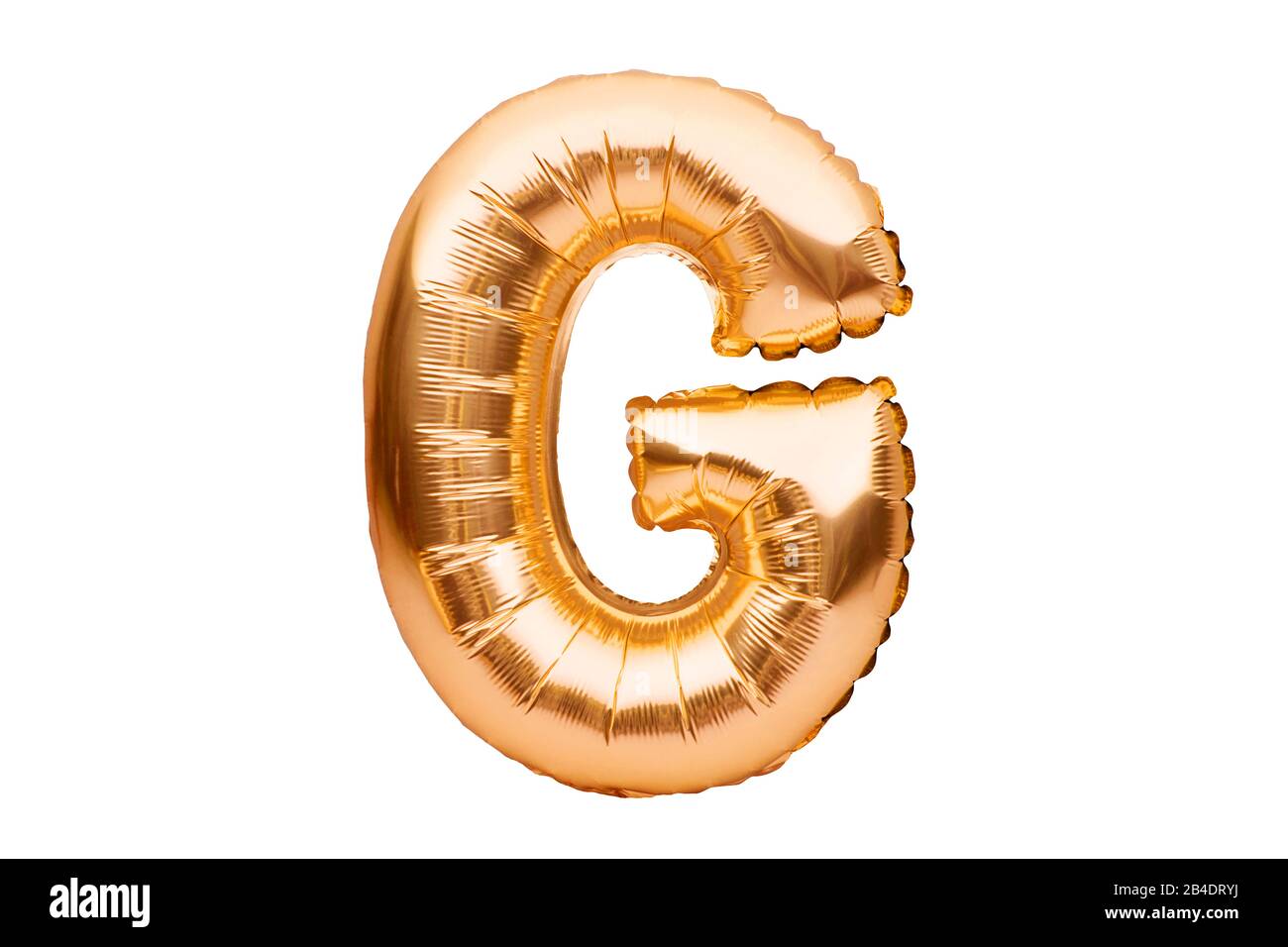 Lettera G fatta di palloncino di elio gonfiabile dorato isolato su bianco. Gold foil font balloon parte di una serie completa di lettere maiuscole Foto Stock