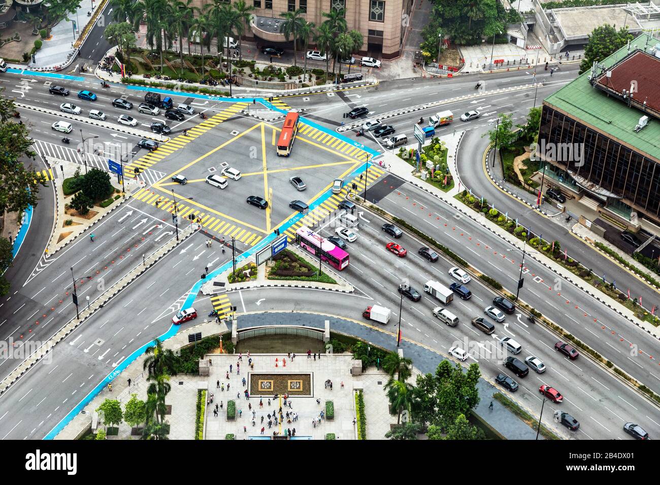 Incrocio stradale trafficato dell'autostrada Jalan Ampang e dell'autostrada Jin Yap Kwan Seng, Kuala Lumpur, Malesia, Asia Foto Stock