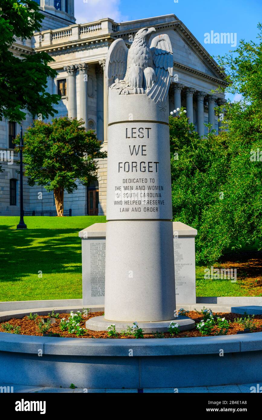 Gli ufficiali dell'applicazione della legge monumento Columbia South Carolina casa dello Statehouse Capital edificio con una ricca storia Foto Stock