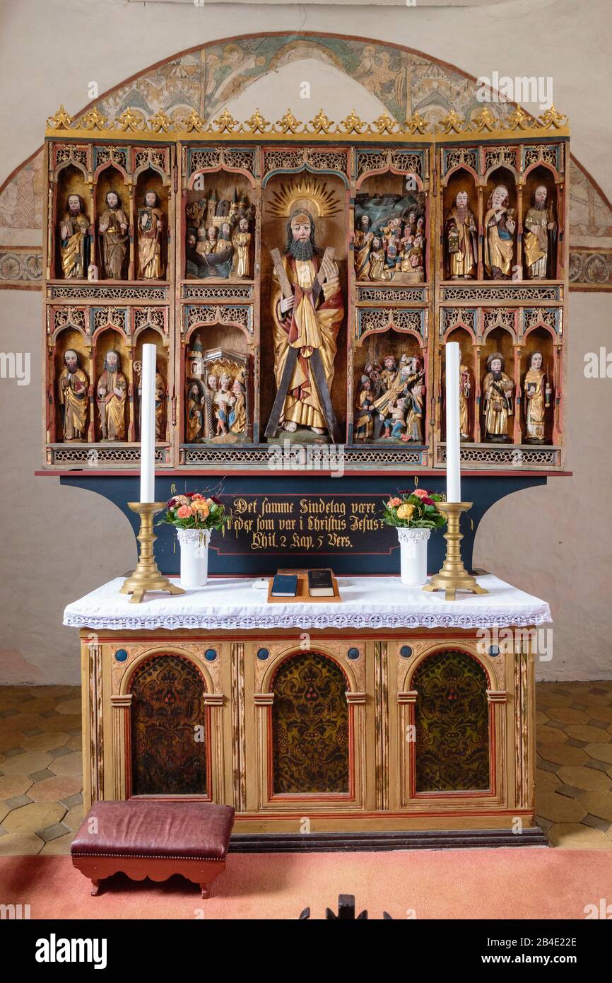 Europa, Dänemark, Møn, Keldby, Altar der Keldby-Kirche, dahinter das älteste Fresko der Kirche (1275 n, Chr,), Foto Stock