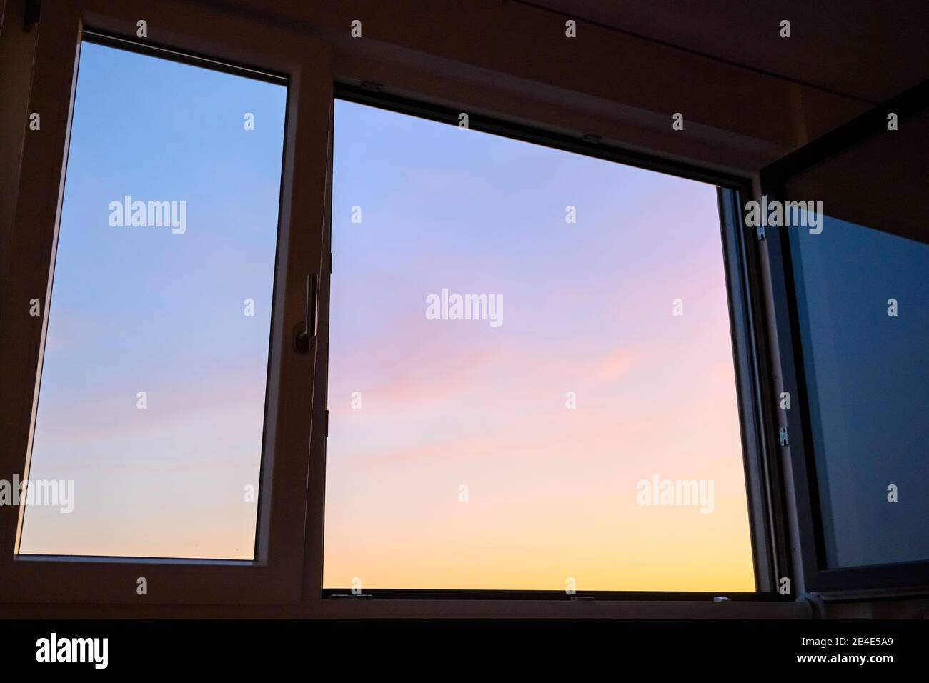 Germania, vista da una finestra aperta. Foto Stock