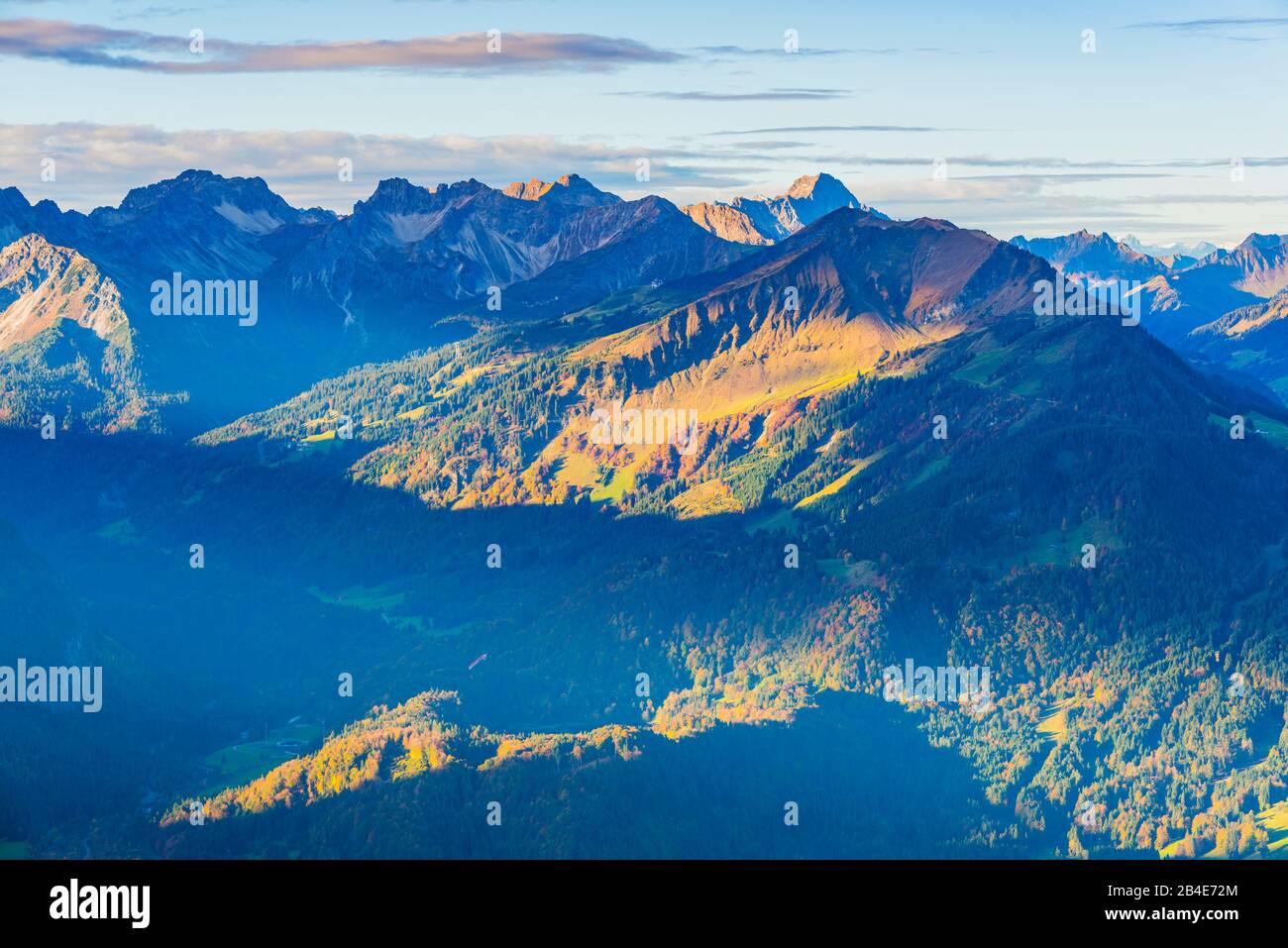 Panorama dal Rubihorn, 1957m, al Fellhorn, 2038m, e Söllereck, 1706m, Allgäu Alpi, Allgäu, Baviera, Germania, Europa Foto Stock