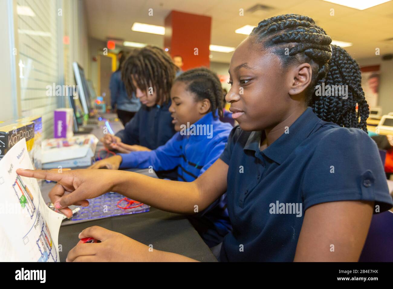 Detroit, Michigan - Code313, un programma senza scopo di lucro per i giovani di Detroit di età compresa tra 7 e 17 anni, offre workshop gratuiti sulla codifica dei computer e su altri subj basati sulla tecnologia Foto Stock