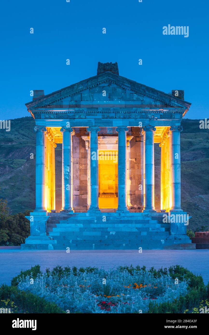Armenia, Garni, Garni Tempio del I secolo, crepuscolo Foto Stock