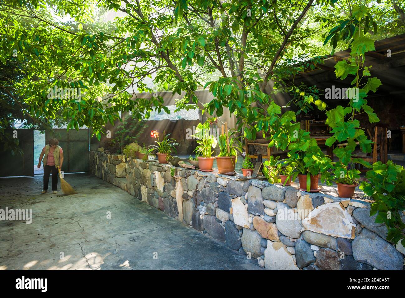 Armenia, areni, courtyard cafe, mattina Foto Stock