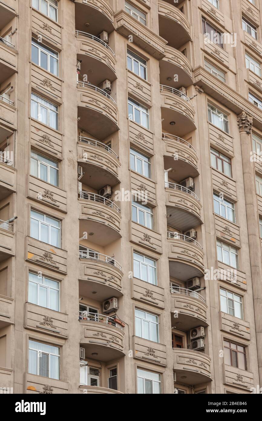 Azerbaigian, Baku, condomini, Hasanoghlu Street da Heydar Aliyev Center Foto Stock